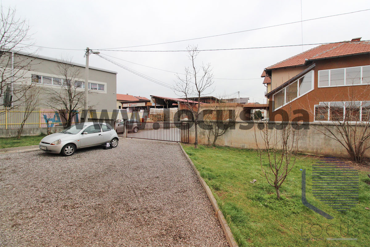 17-Dvorište.jpg
