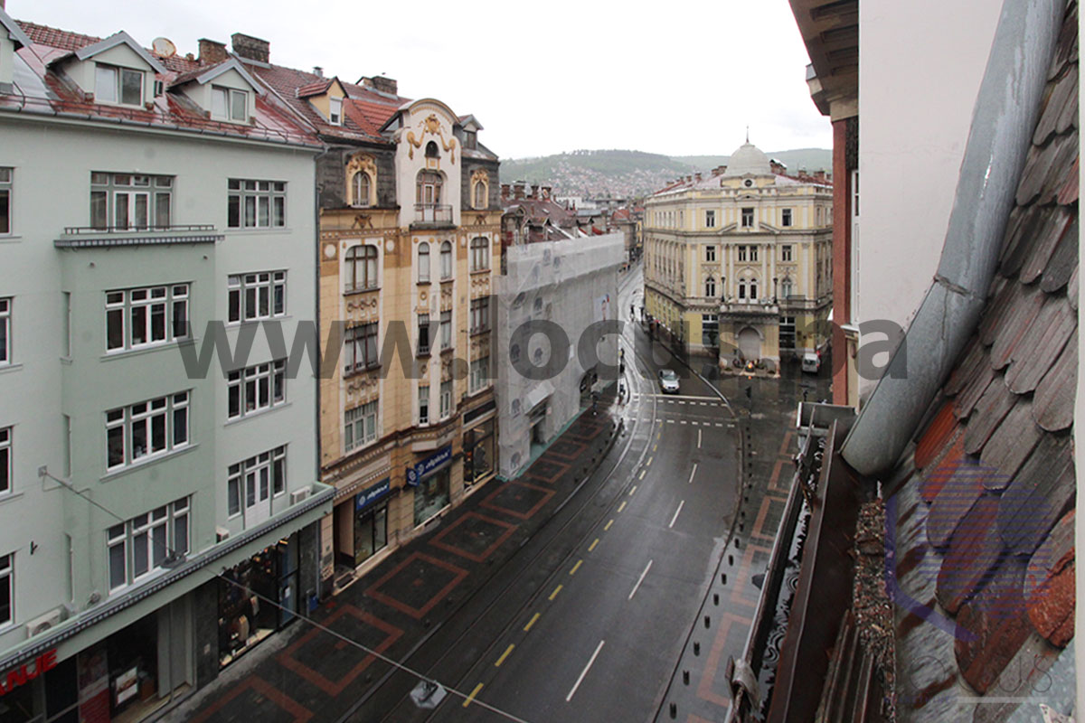 16Pogled-sa-prozora-sl2.jpg