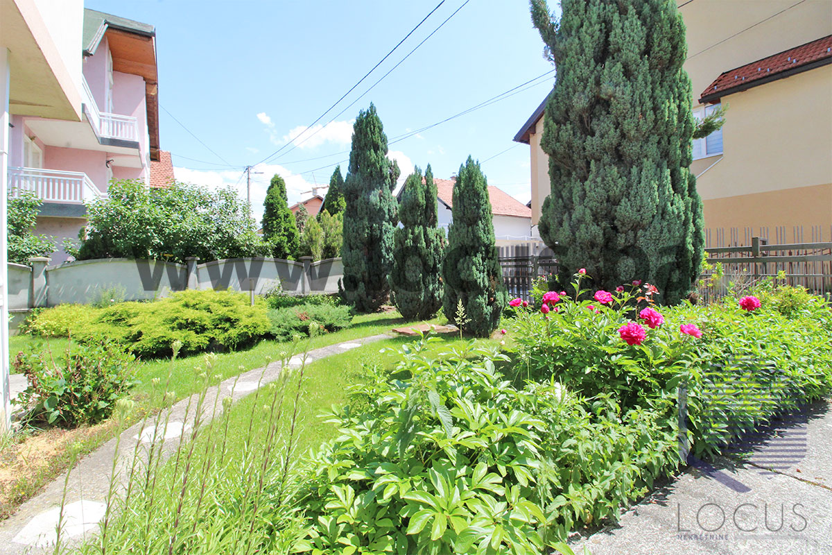 17-Dvorište.jpg