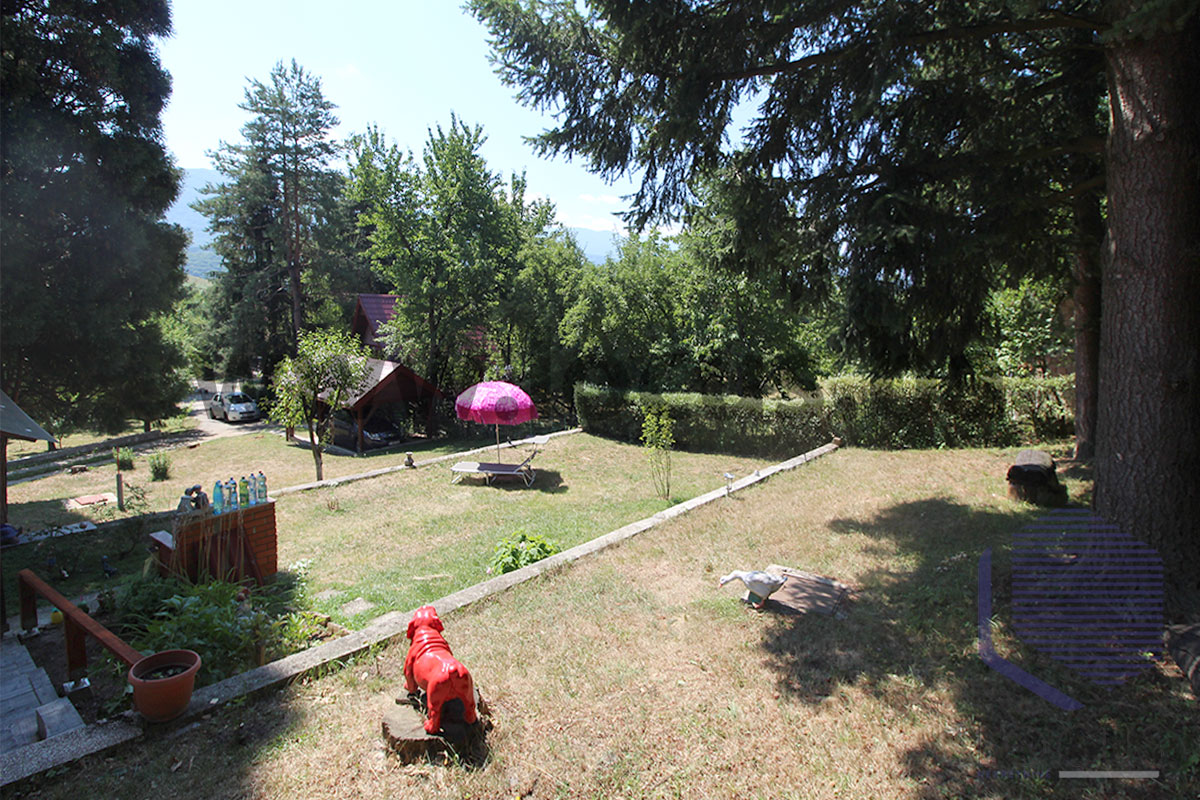 22-Dvorište-1.jpg
