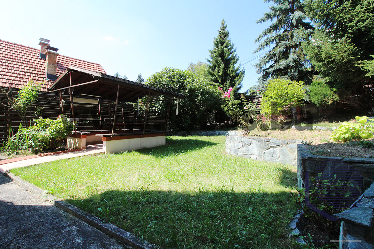 5-Dvorište-1.jpg