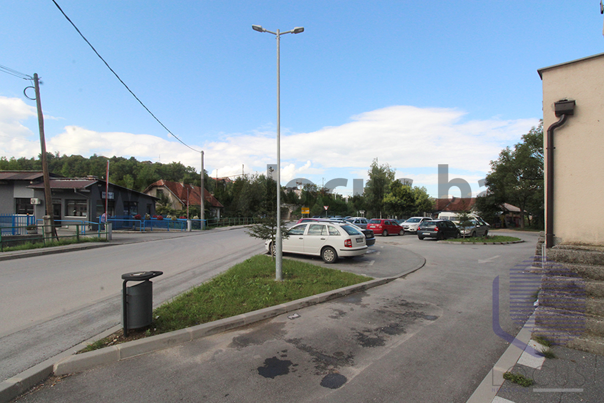 12Parking.jpg