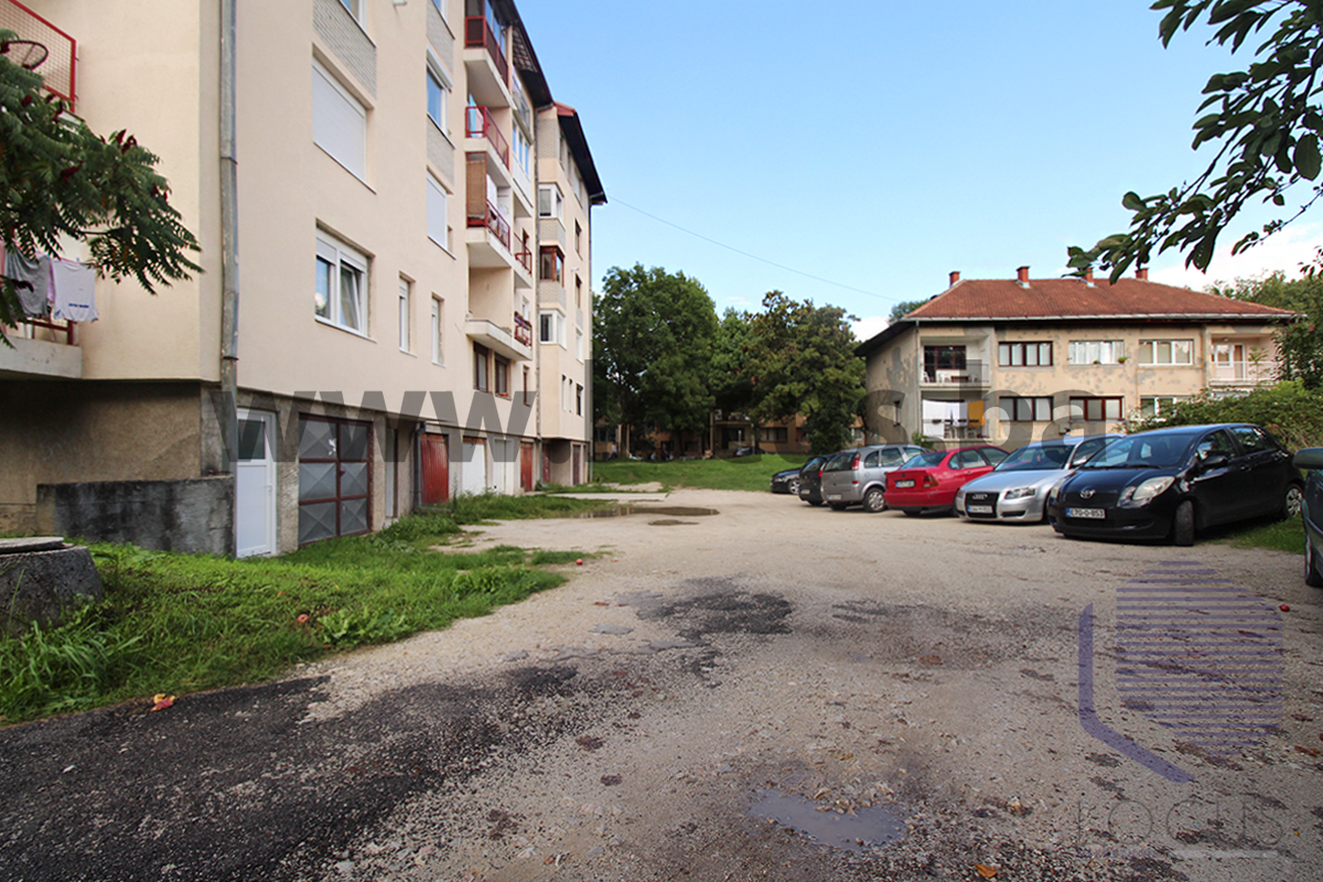 13Parking2.jpg