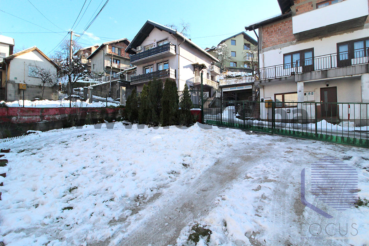 6-Dvorište.jpg