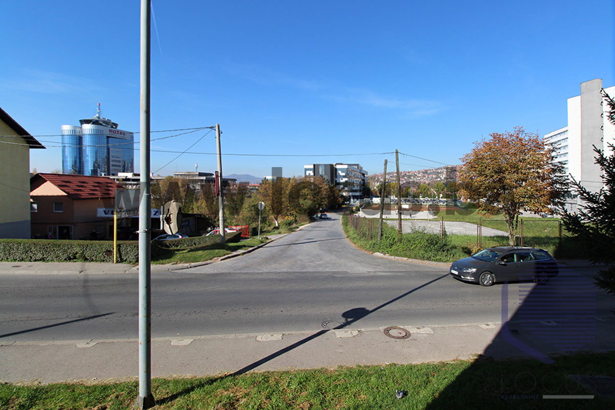 18Pogled-sa-prozora2.jpg