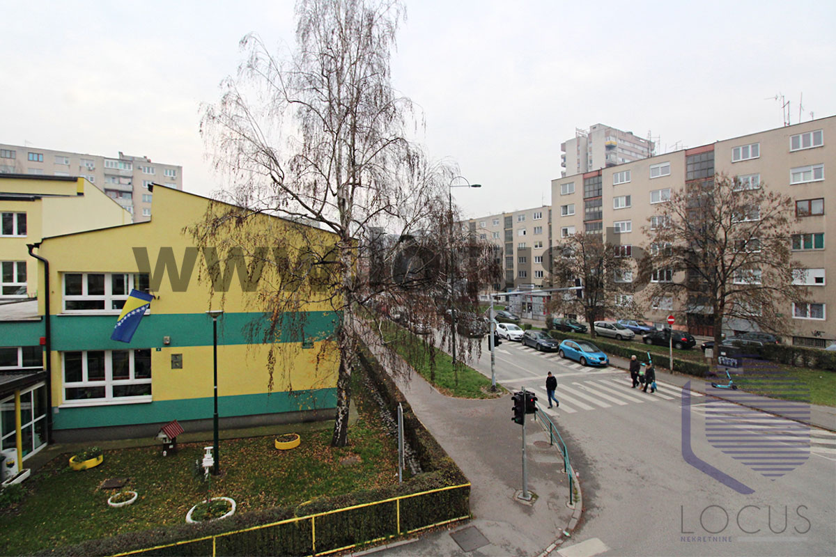 9Pogled-sa-prozora-sl2.jpg